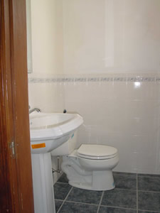 bathroom remodeled by Advantage Remodeling of Arlington MA